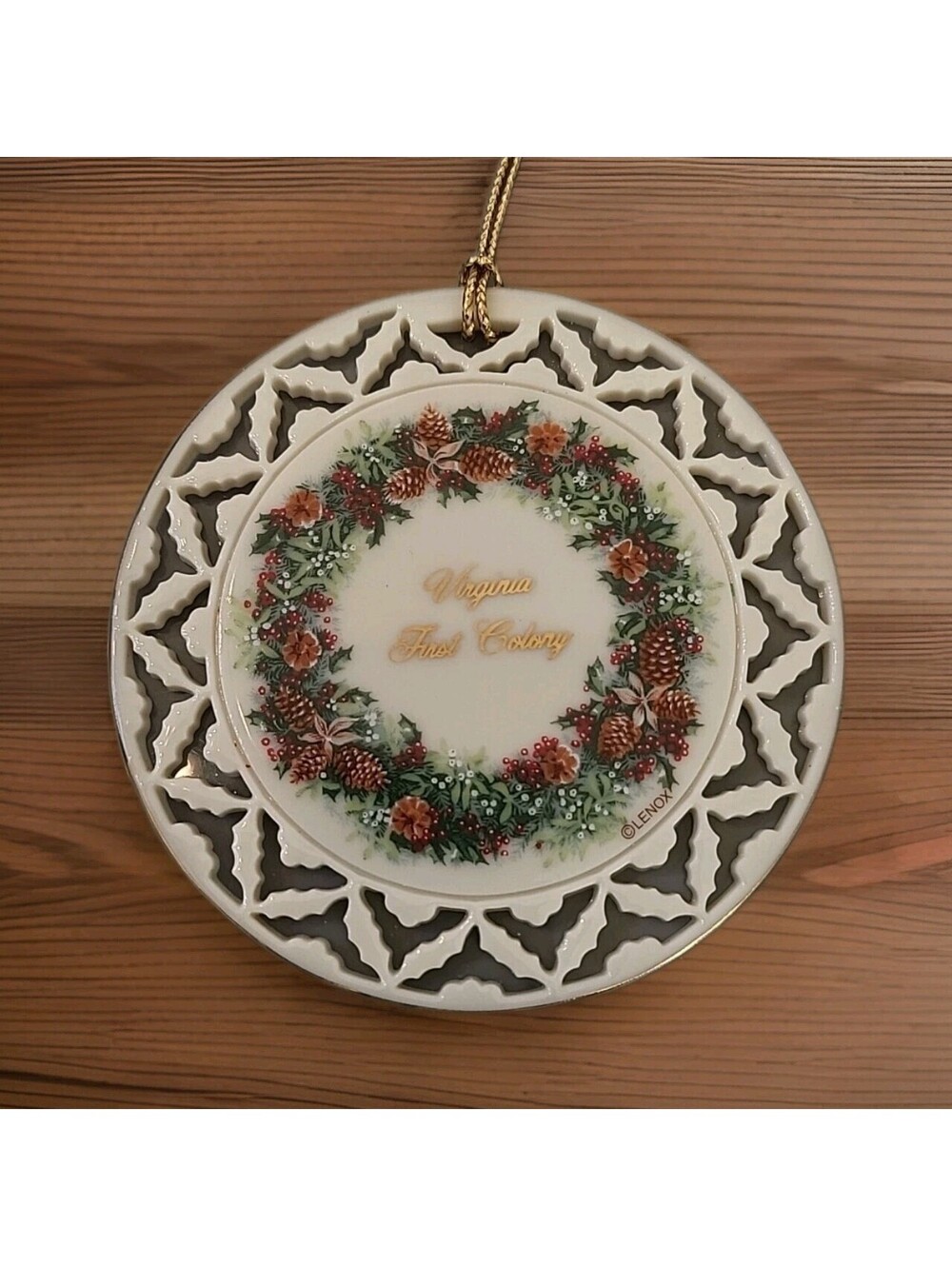 Vintage Christmas Ornament Excellent Cond 1997 Lenox Viginia First Colony Bone